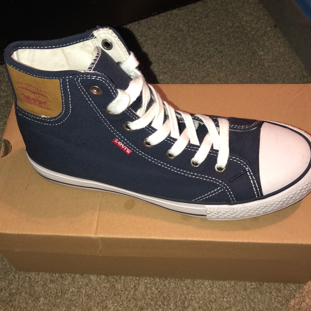 Tennis Shoe